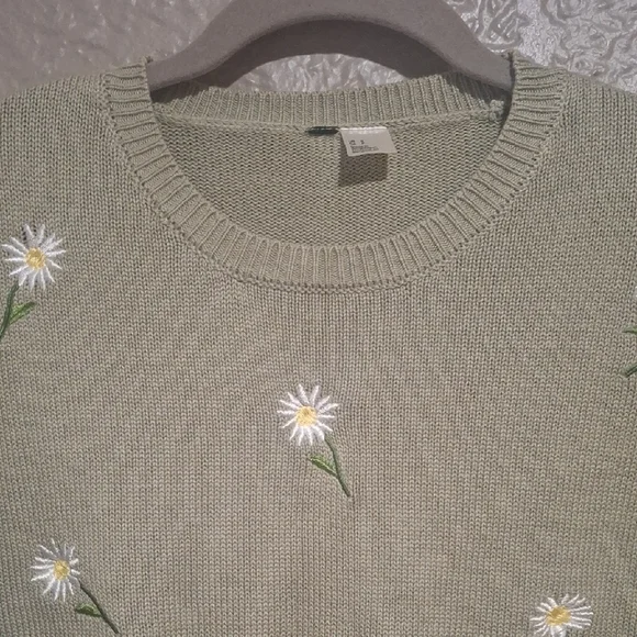 Divided Women's Sage Green Sweater with Daisy Embroidery Size S - Picture 2 of 10